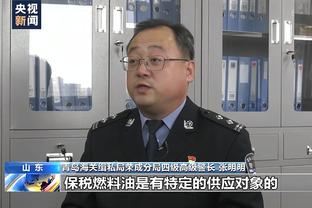 原来如此！普尔昨日是先假摔 下一回合踩到自己的汗变成真摔……